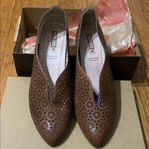 PIKOLINOS Elba Court Shoe
Calfskin Leather made in Spain EU 41
(USA 10)